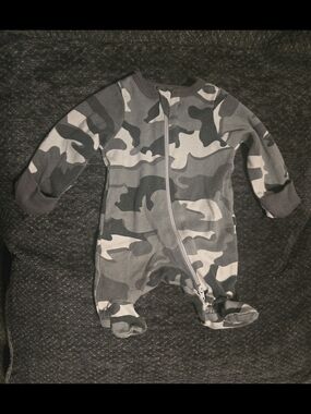 wonder nation Gray Camouflage Footed One-Piece Zipper Pajama
